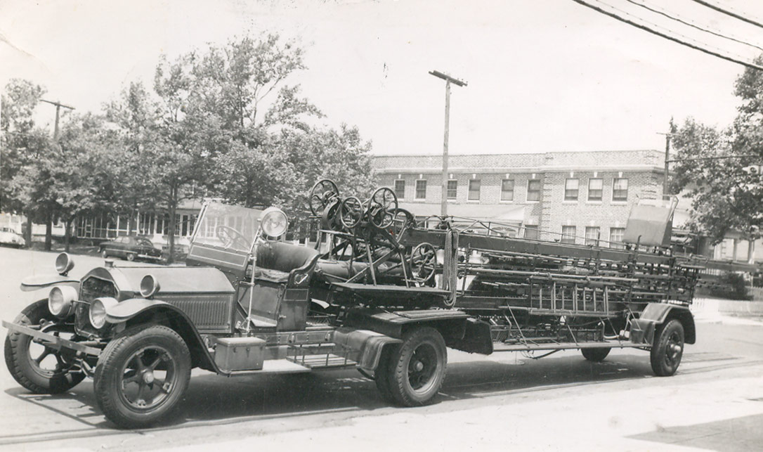 1927 American LaFrance 75 foot Aerial No. 5789, Ladder Company 2 — June 15, 1972