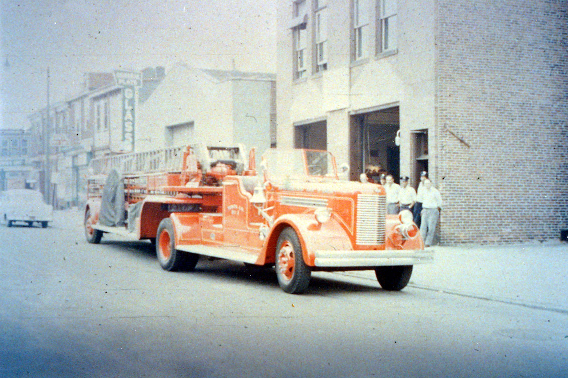 1947 Pirsch 100 Foot Aerial Ladder, Ladder Company 2