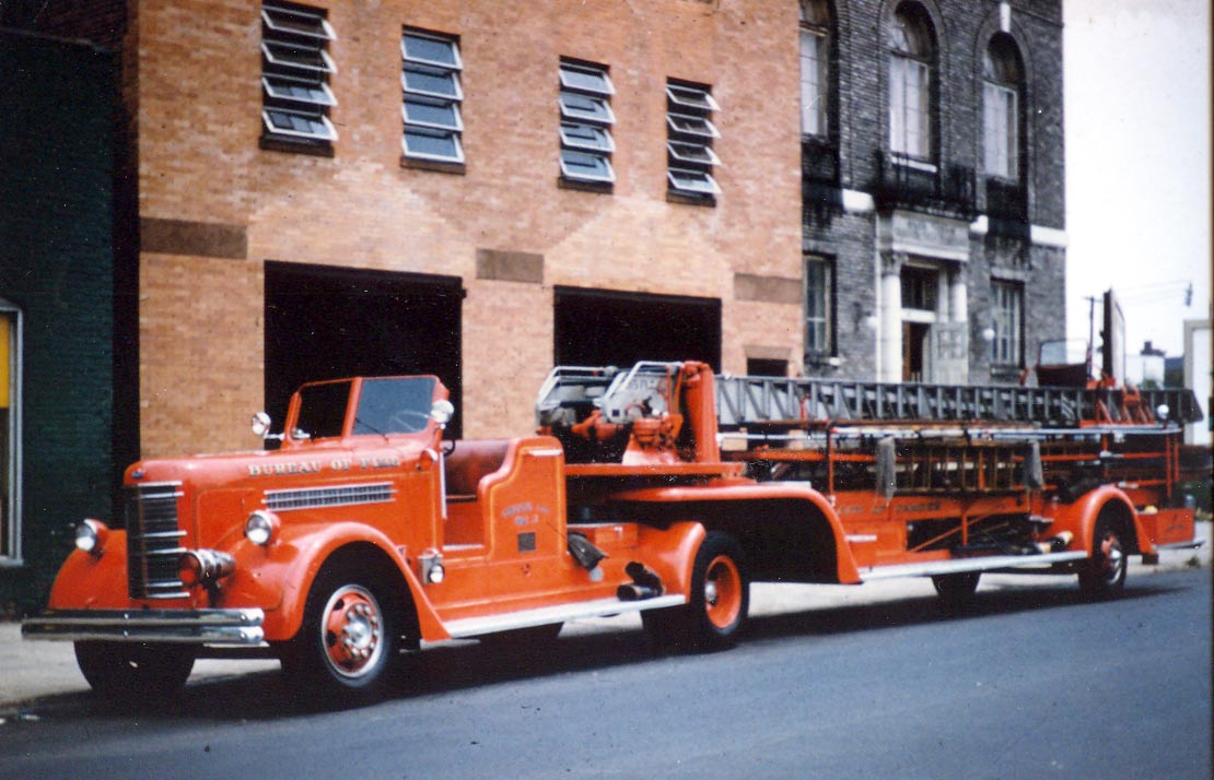 1947 Pirsch 100 Foot Aerial Ladder, Ladder Company 2 — second view