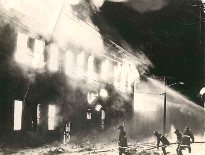 John R. Evans Leather Company fire, December 19, 1971 — shortly before wall collapsed