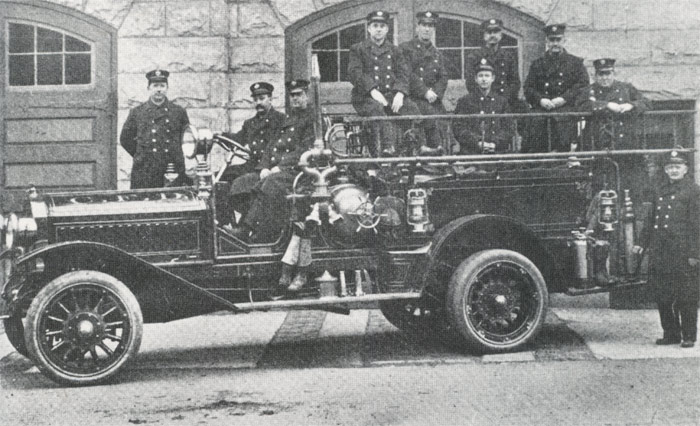 1912 Robinson Combination Chemical and Hose Wagon, Engine Company 2, photographed in 1913