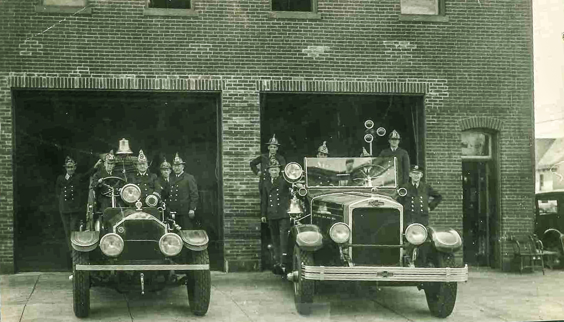 Engine Company 9 and Ladder Company 3 — circa 1946
