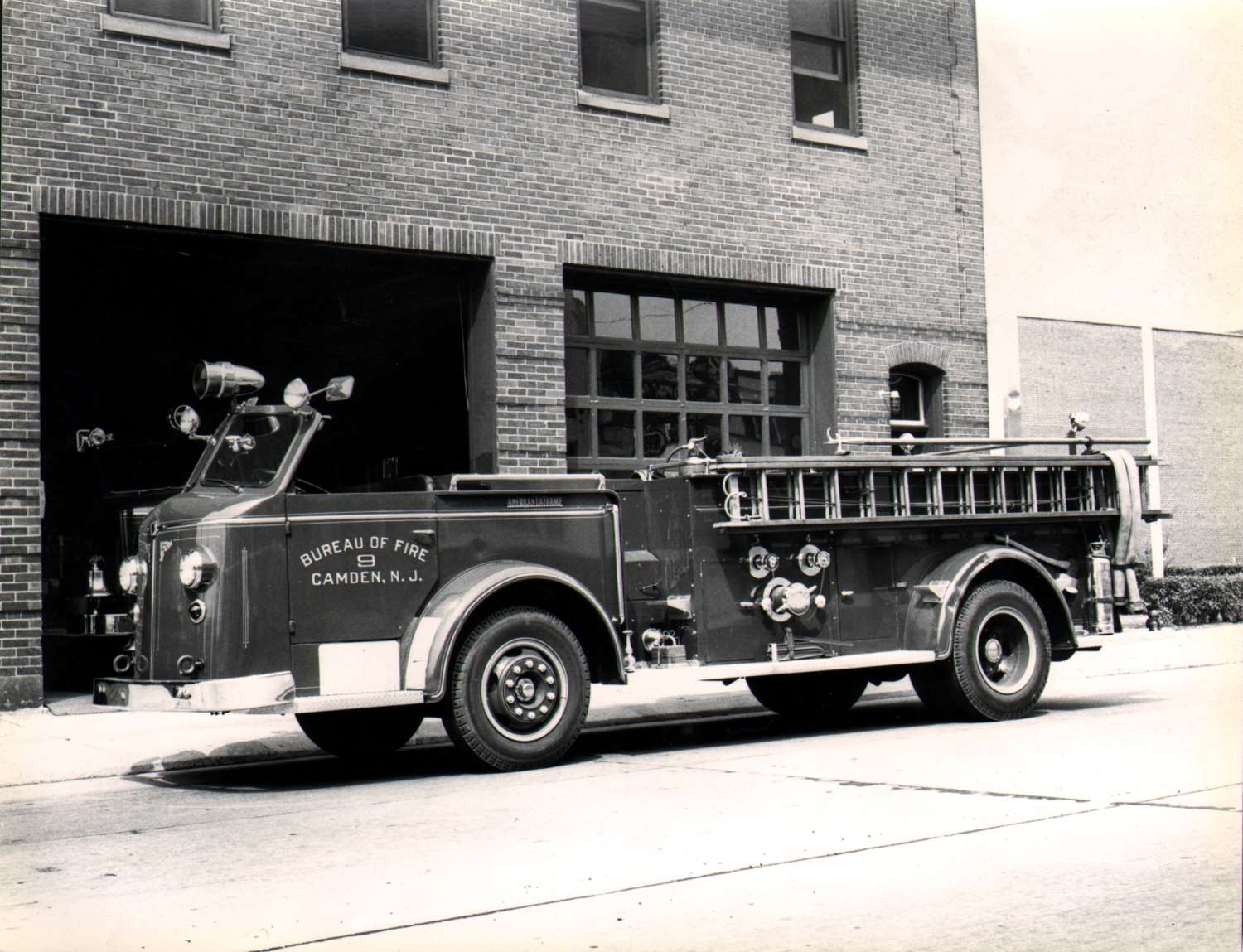 1955 American LaFrance 1000 GPM Pumper, Engine Company 9, 1960