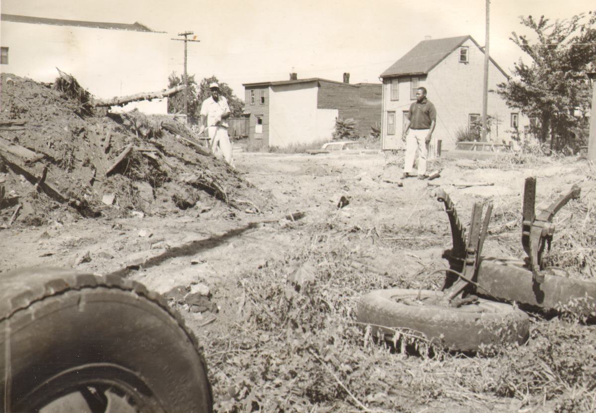 Cleanup campaign, 1965, photograph 10