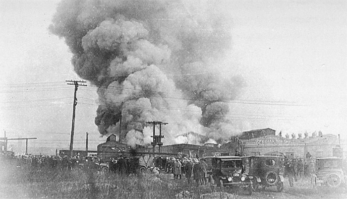 Greater alarm fire at Williams Varnish Works, 6th and Everett Streets, January 2, 1925