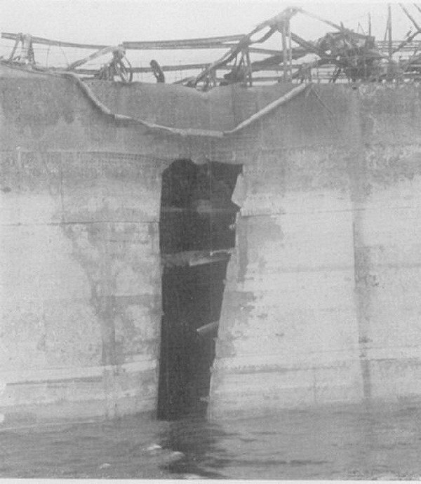 Collision damage on the SS J.H. Senior after the August 1943 North Atlantic collision