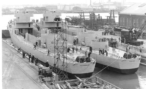 USS Fechteler and USS Reeves fitting out at the Norfolk Navy Yard, 1943