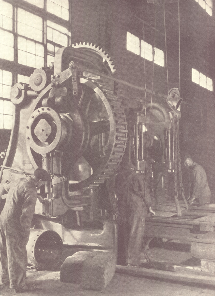 Guillotine shear with six-foot blade capable of cutting 1.25-inch plates, New York Shipbuilding Corporation, 1921