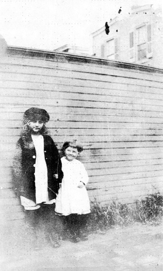Left: Hazel Flanagan, Jessie Flanagan; Bottom: Hazel Flanagan, Jessie Flanagan, George Flanagan, Bill Dolson
