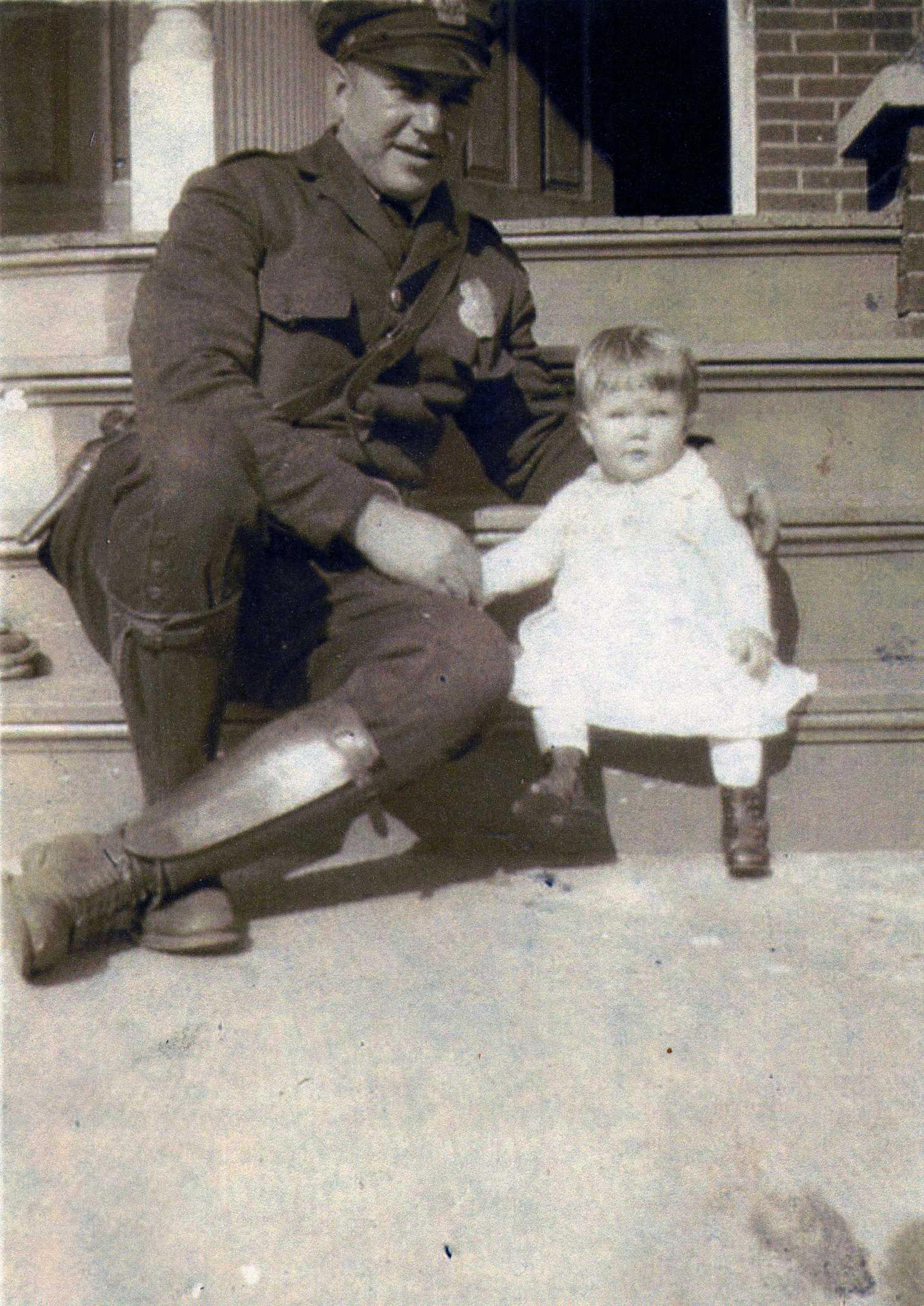 John Stanton with daughter Eleanor on Mickle Street, 1929