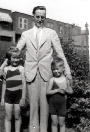 McConnell family at Kenwood Avenue, late 1920s