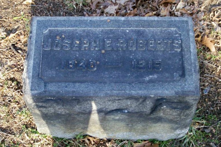 Joseph E. Roberts Sr. grave at Old Camden Cemetery