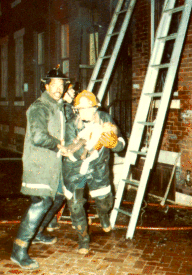 Lloyd Birdsong rescues people from a burning house, photo 8