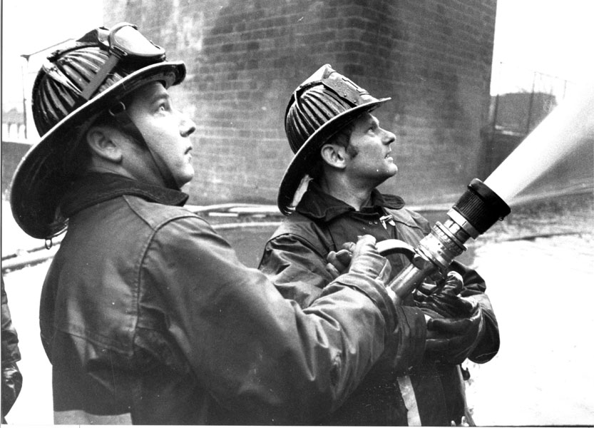 Camden firefighters Ernie Fagan and Leon Johnson at fire, March 7, 1971