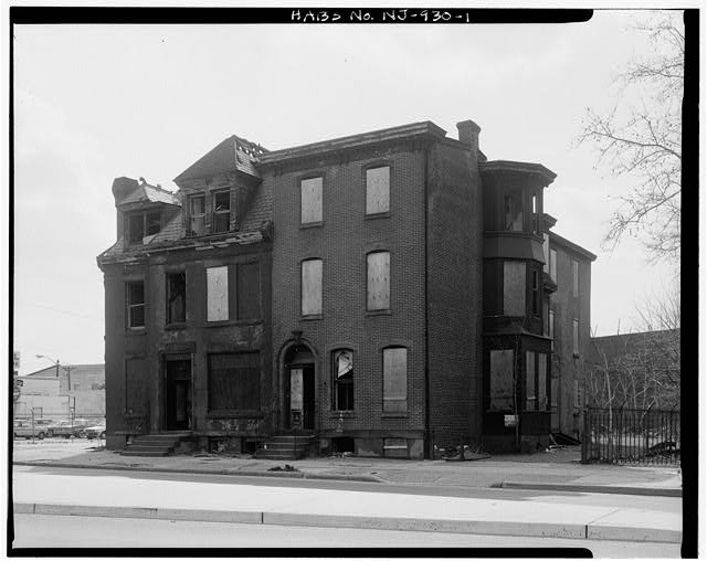 726 Cooper Street — view looking Southeast at the front and side; 728 Cooper Street, home of lawyer John Harned, is at left