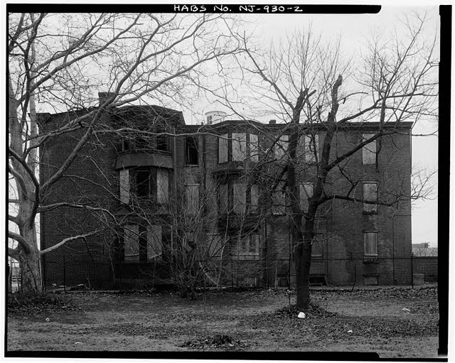 726 Cooper Street — view looking East at the side