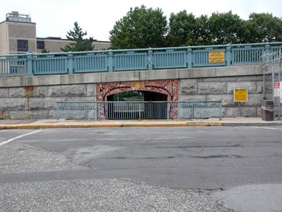 5th Street pedestrian tunnel under the Ben Franklin Bridge, looking south, July 5, 2004. Note Rutgers University Building in background.