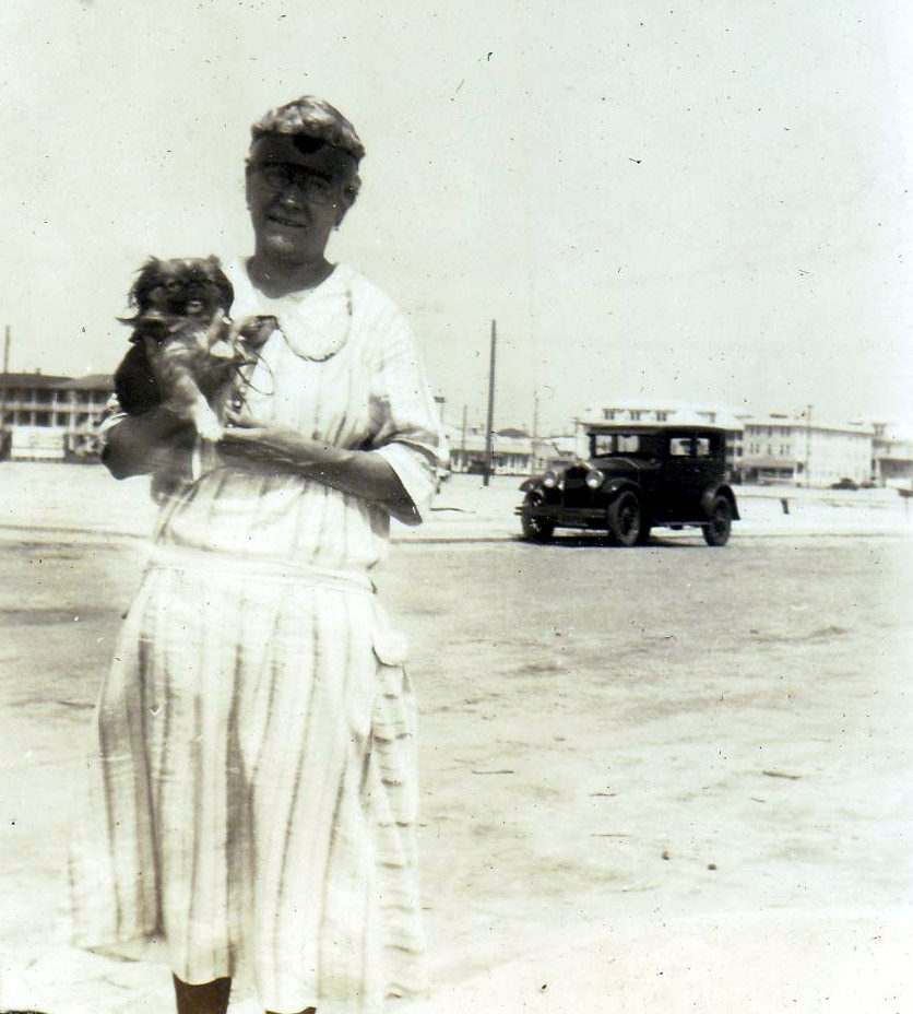 Agnes 'Aggie' Lickfeld and Mingee, Wildwood, late 1920s