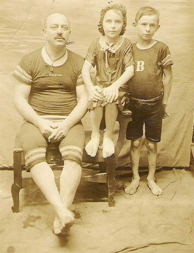 Peter Gondolf with children Gladys and Richard, 674 Fairview Street