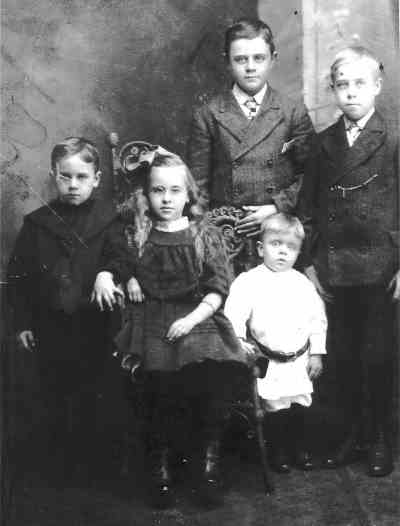 36 North 34th Street — Dildine children, about 1905