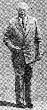 Senator Emerson L. Richards addressing merchants at the court house plaza