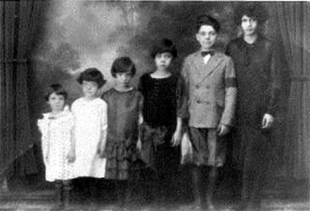 William Vangeley's children: Aurelia, Petrina, Rose, Jennie, Frank and Adeline