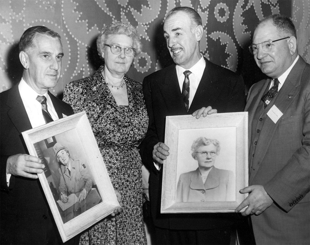Mrs. Zula Boyd Casselman at presentation of portraits of founders of the Woman's Field Army for Detection of Cancer