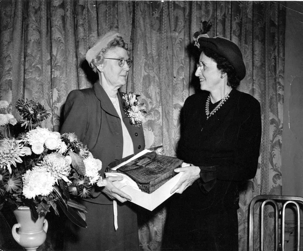 Mrs. Zula Boyd Casselman receiving award from NJ State Division of the Woman's Auxiliary to the American Medical Society