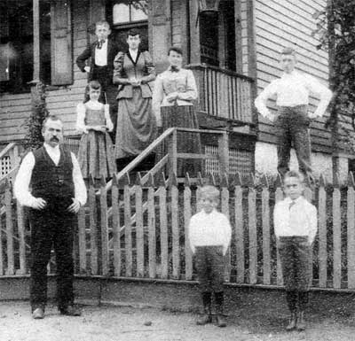 The Hartmann Family in front of 2829 Cleveland Avenue, about 1900, second photograph