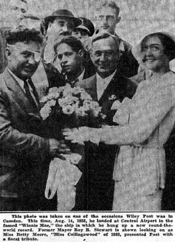 Mayor Stewart greets Wiley Post at Central Airport, August 14, 1933
