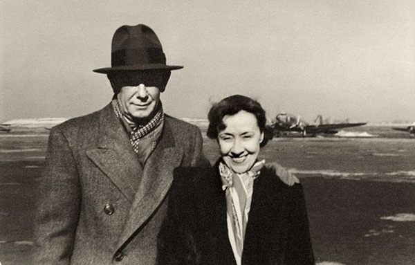 Eddie Dowling and Ray Dooley at LaGuardia Airport, 1945