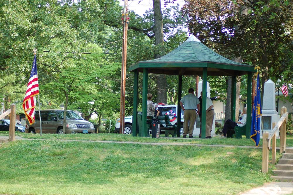 Memorial Day ceremony at Wellwood Memorial Park