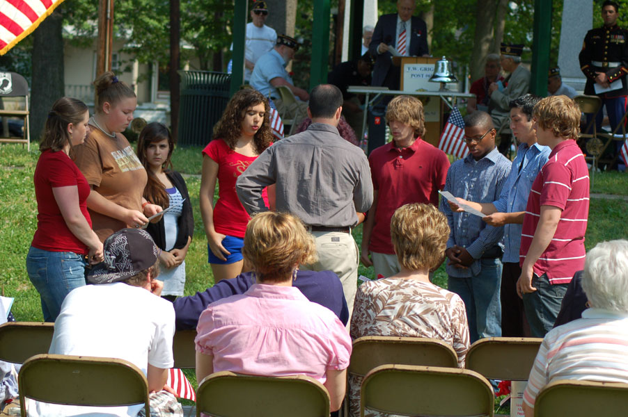 Memorial Day ceremony at Wellwood Memorial Park
