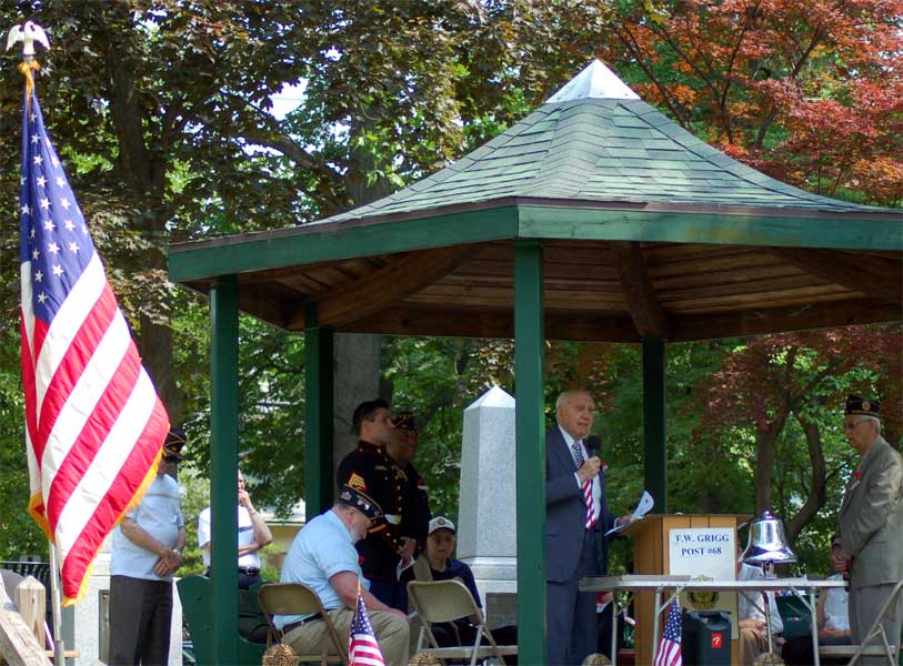 Memorial Day ceremony at Wellwood Memorial Park