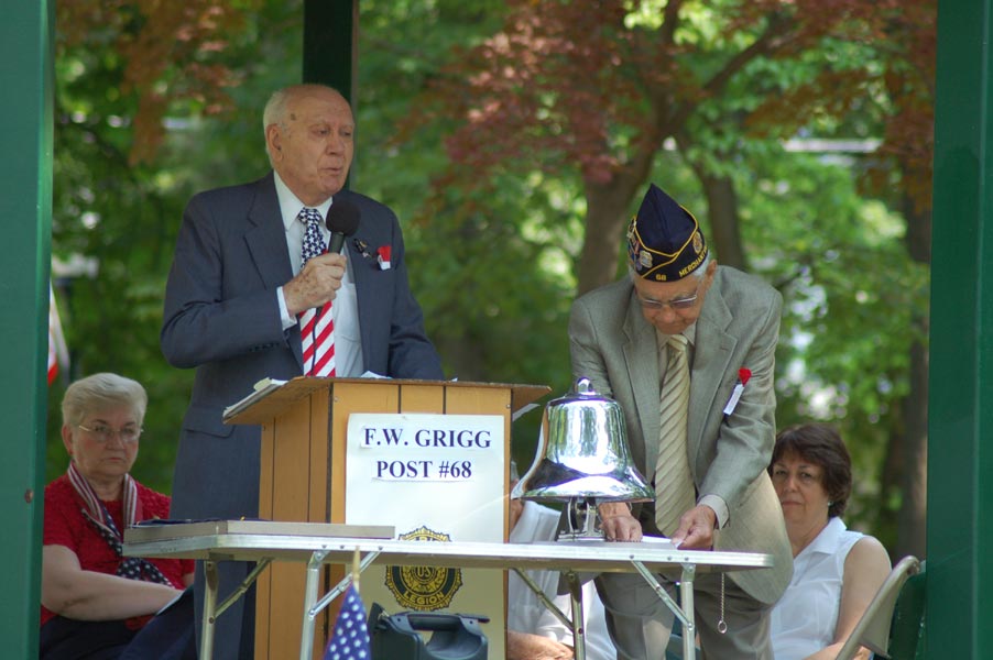 Memorial Day ceremony at Wellwood Memorial Park