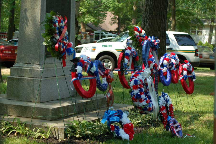 Memorial Day ceremony at Wellwood Memorial Park