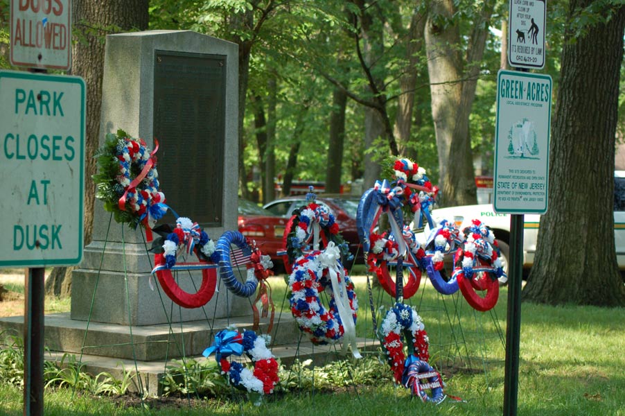 Memorial Day ceremony at Wellwood Memorial Park