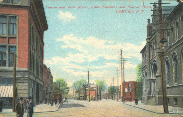 Postcard of Federal Street looking west from Broadway, showing Munger & Long Department Store on left