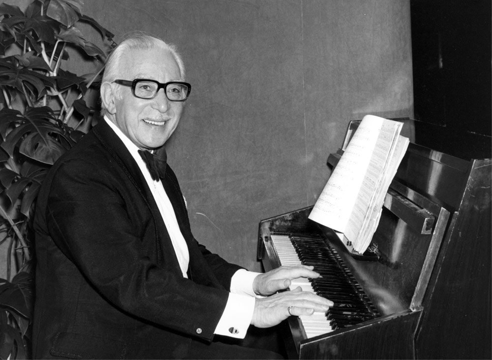 Harry Kahn at the cocktail bar of the Montcalm Hotel, 1979-1982
