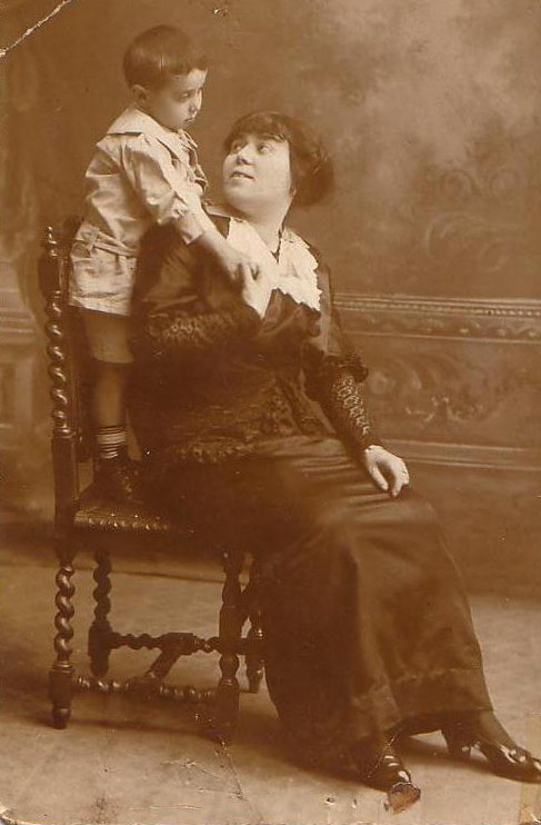 Harry Kahn and his mother, circa 1912