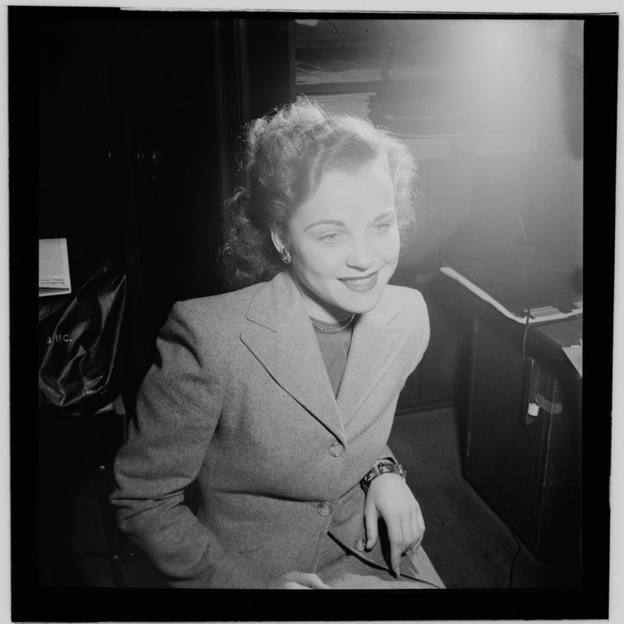 Eve Young — promotional photo